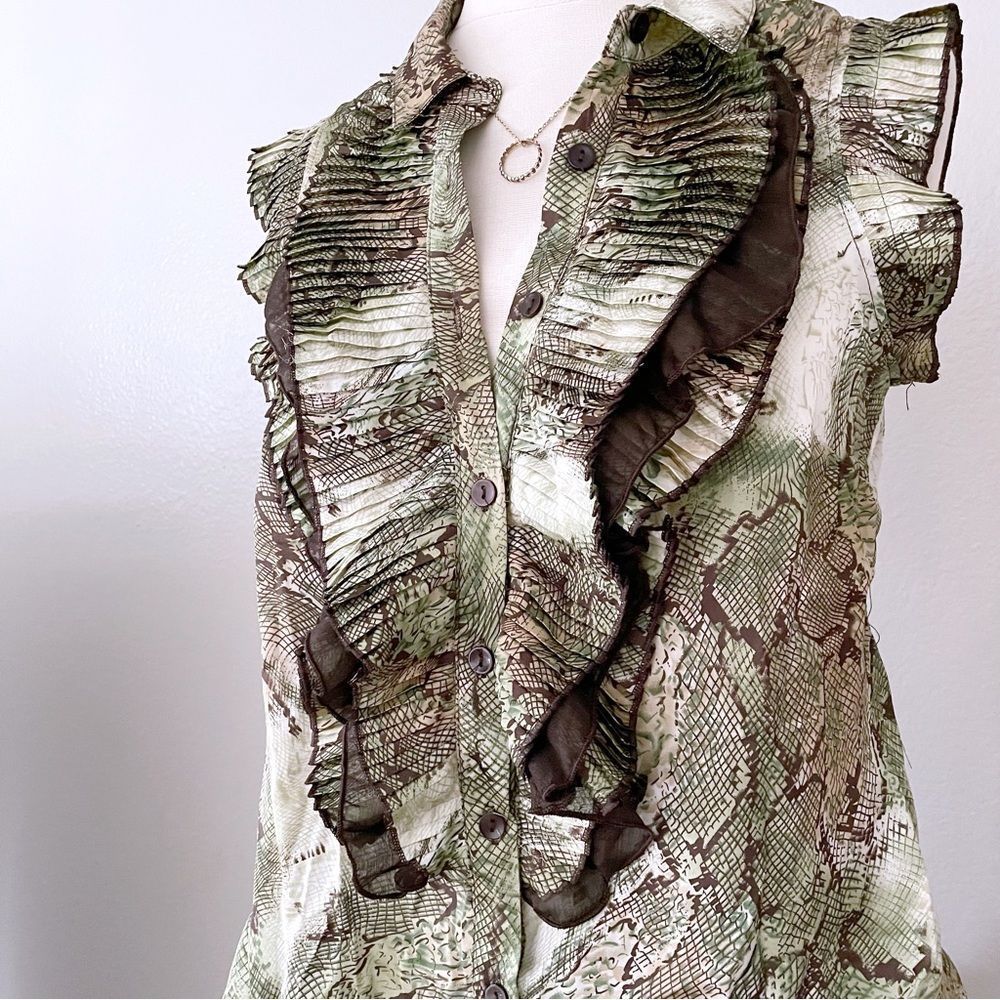 Multicolor Ruffled Button Front Top - Picture 2 of 5